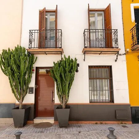 G8 Casa San Bernardo Calle Guadaira Διαμέρισμα *